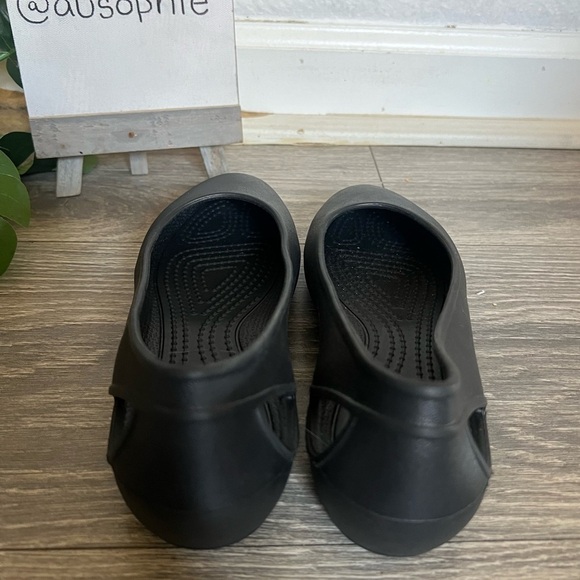 Crocs Laura ballerina flats with cut outs. Size 4. - Picture 5 of 9